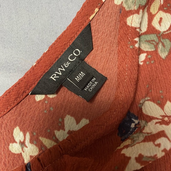 Women's RW&CO. Top, Size M, Rust Floral - Picture 3 of 6